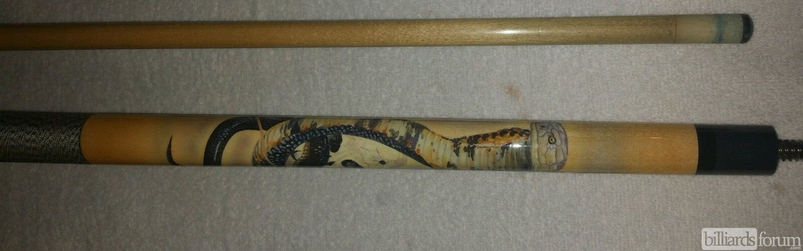 McDermott EL6 Cobra Cue by Doughty 1