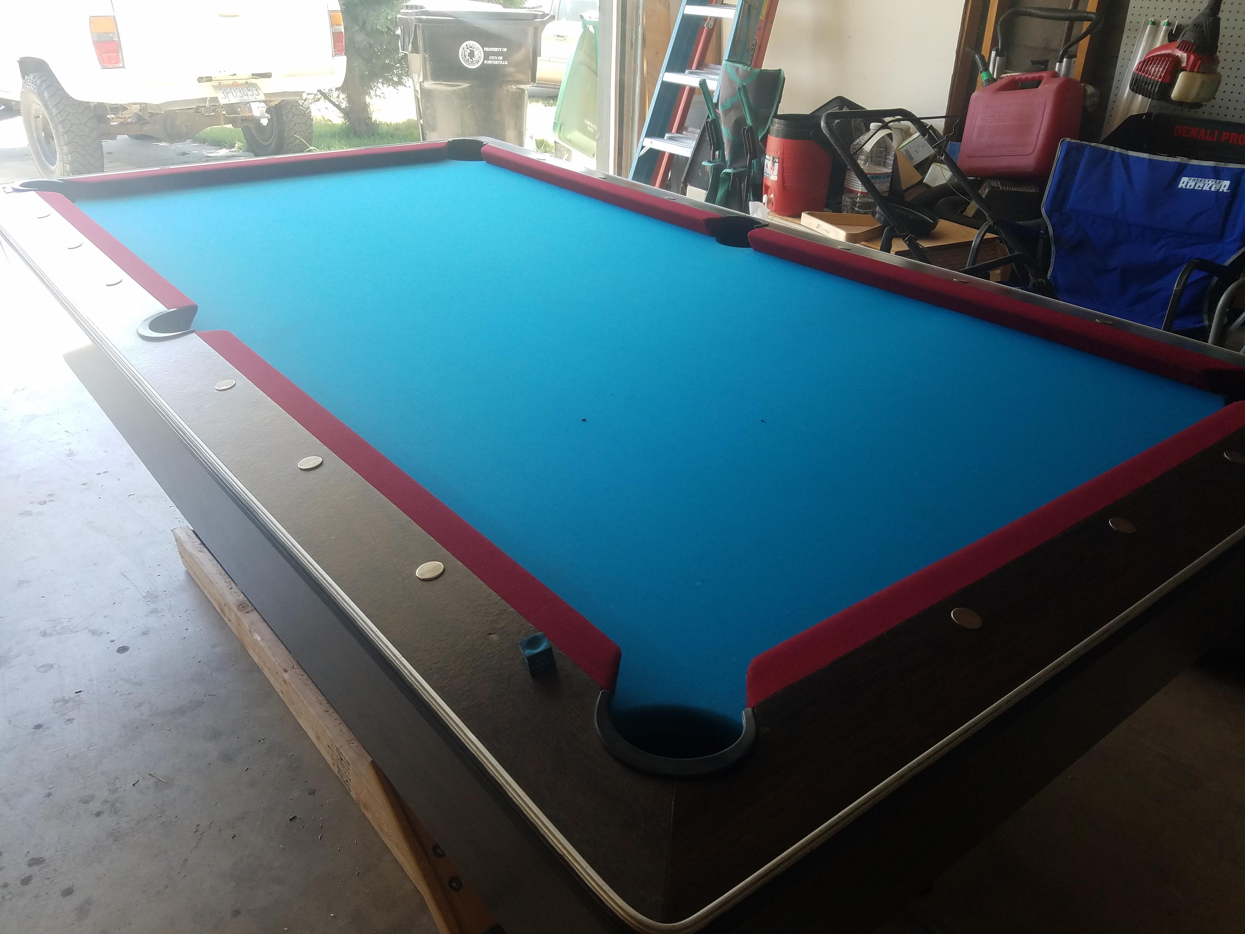 Identify Pool Table with Scorers Near the Ball Return