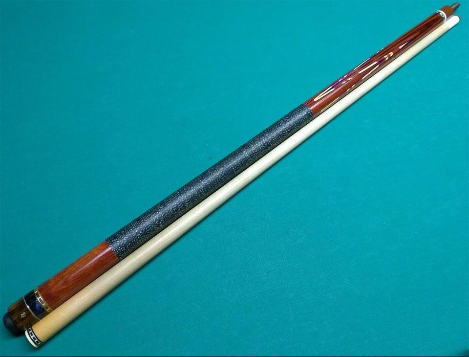 pool-cue-with-ke.jpg