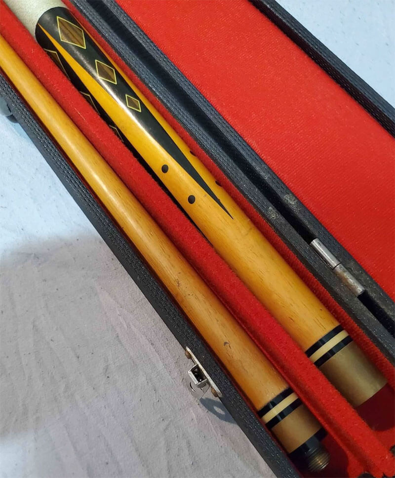 ID Manufacturer and/or Brand of a Pool Cue Like This?